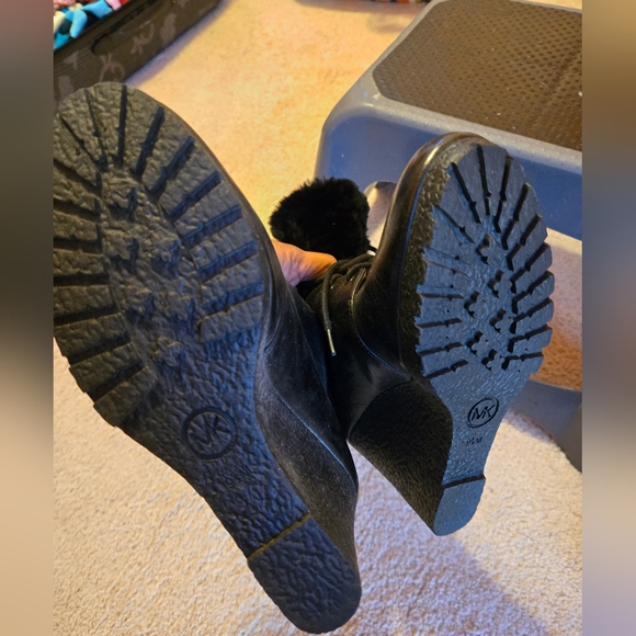 Michael Kors black leather booties size 9 .5 - Picture 3 of 4